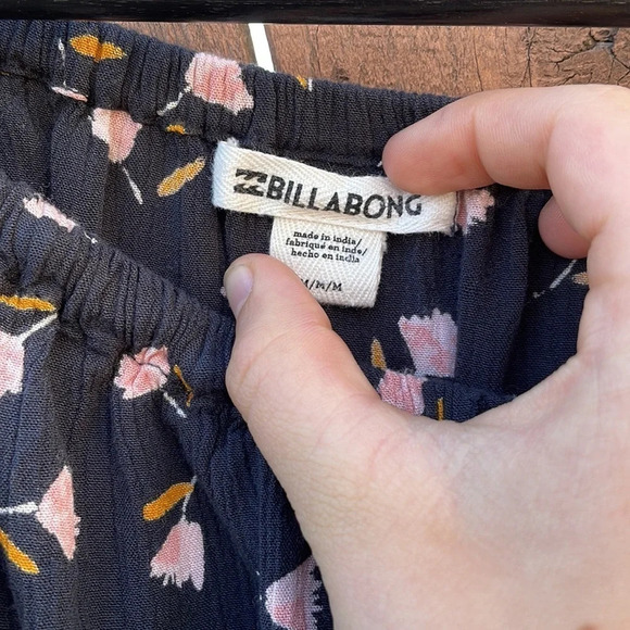 Billabong medium blue with pink flowers cropped flowy blouse - Picture 4 of 5